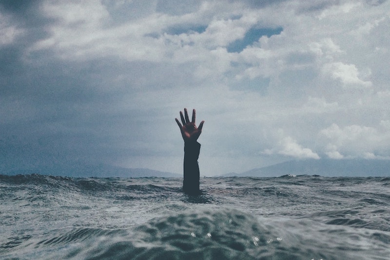 A person drowning and asking for help